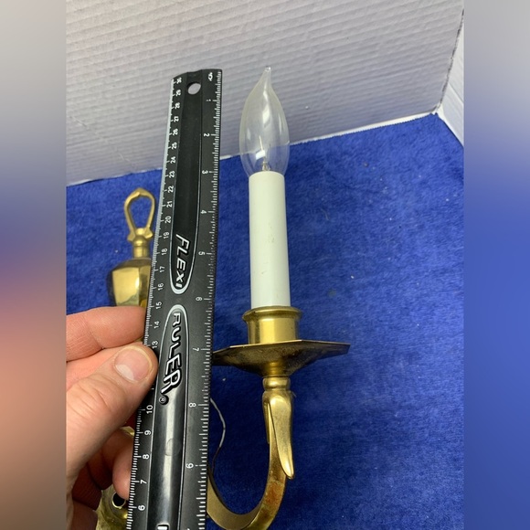 VINTAGE BRASS 2 ARM CANDLE LIGHT WALL SCONCES 14"tx16"w Williamsburg Switched - Picture 2 of 8